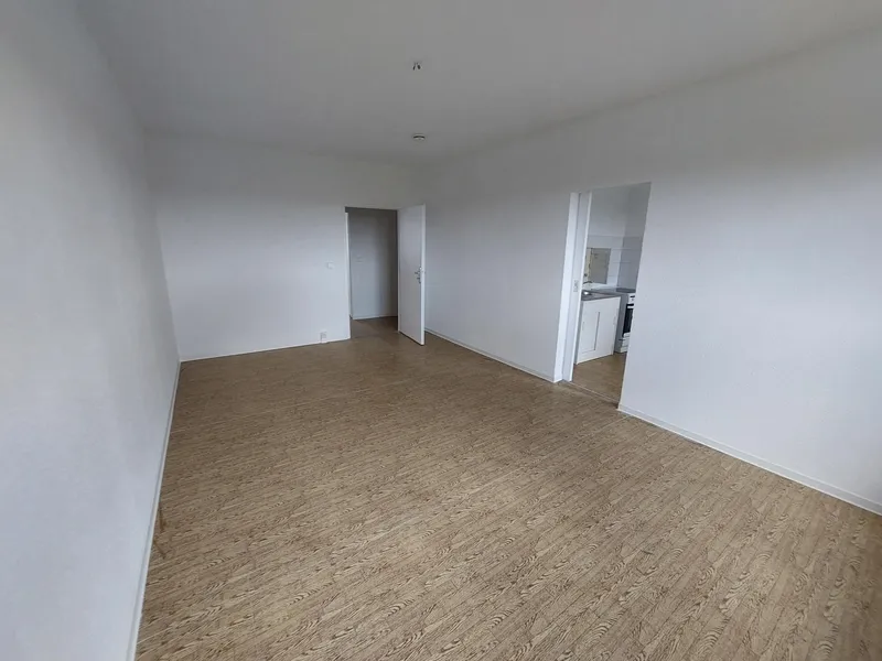 Helle 3 Zimmer Wohnung in Hönow mit WBS 160/180/220 zu vermieten — photo 1